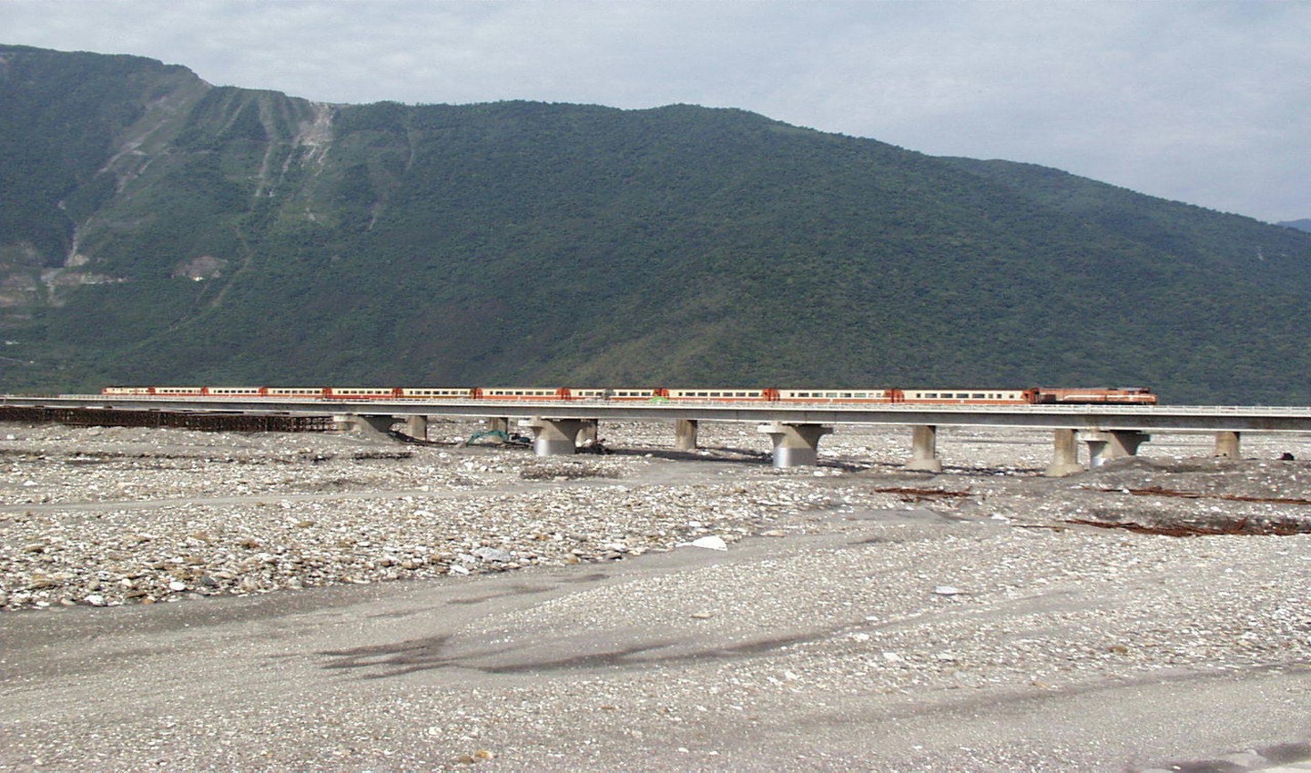 北迴鐵路雙軌化主要雙線橋樑工程