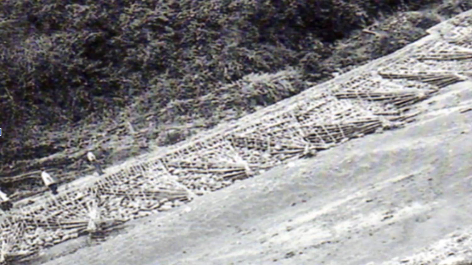 卑南溪流域先民製作石籠築堰取水