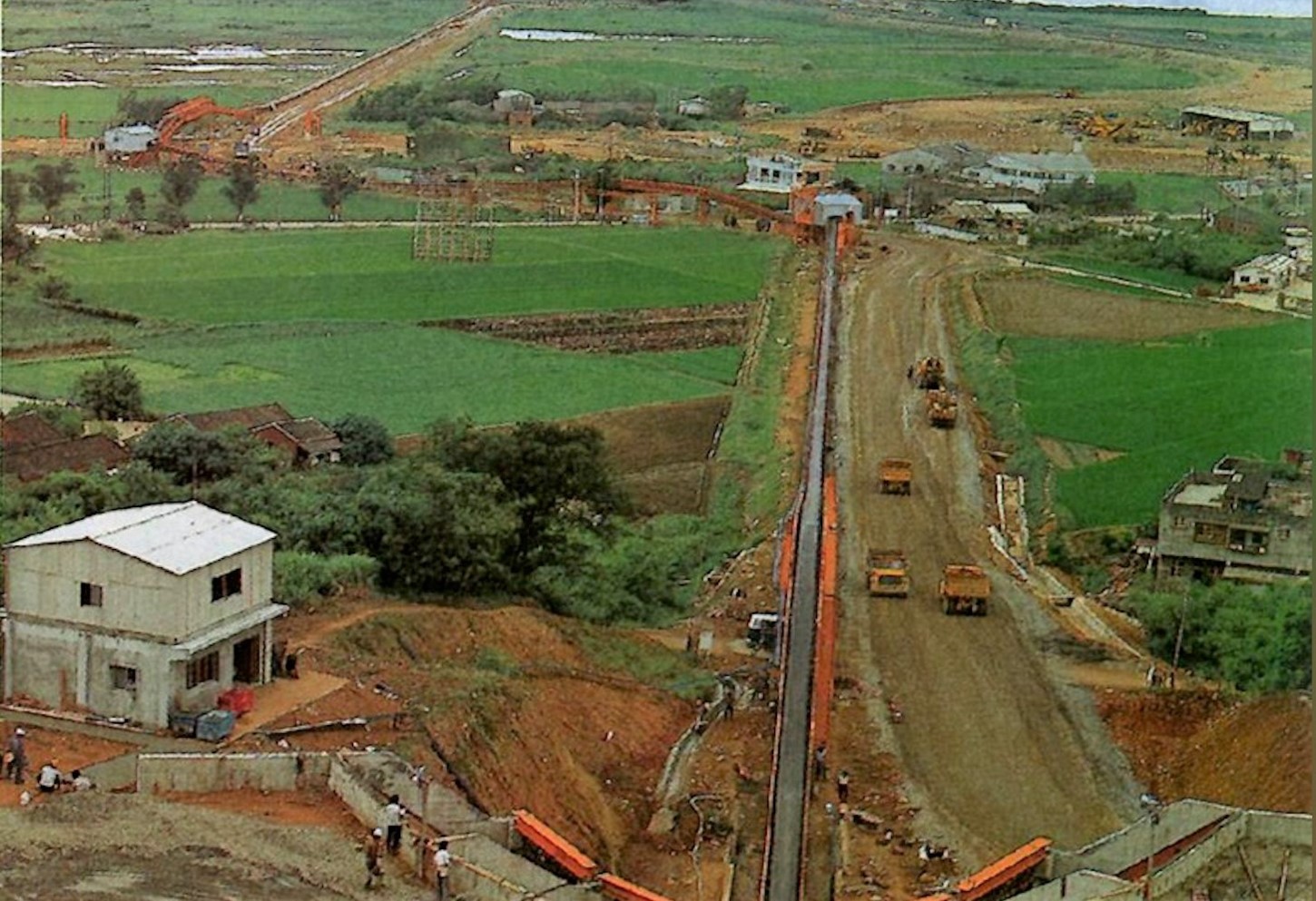 十四項基本建設台北地區防洪計畫輸送帶運土作業