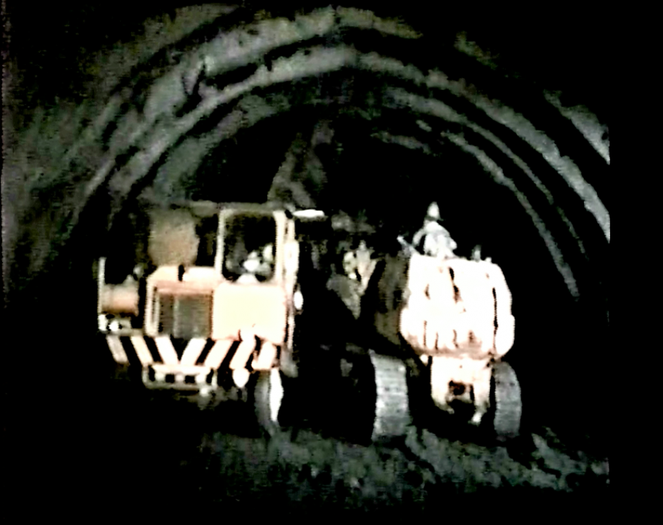 南迴鐵路雙線隧道施工傾卸車