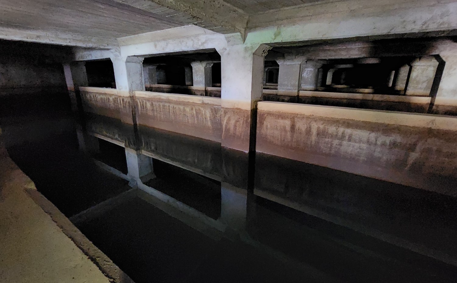 彰化南投雲林地區公共給水彰化水道淨水池內部