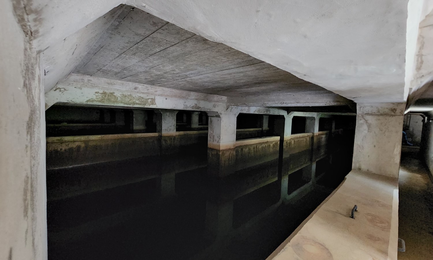 彰化南投雲林地區公共給水彰化水道淨水池內部