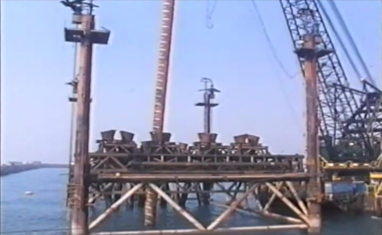 中油液化天然氣碼頭建港棧橋式卸氣碼頭施打鋼管樁