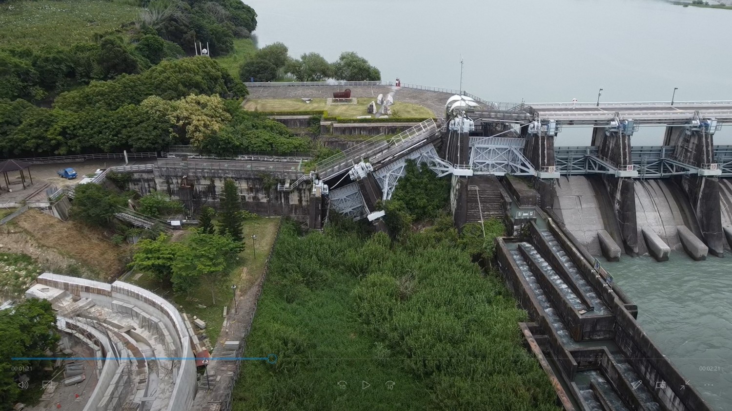 大甲溪流域石岡壩16、17、18號閘門現況