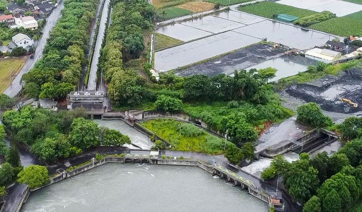 民國時代雲林地區公共給水系統林內分水工濁水發電廠取水口全貌