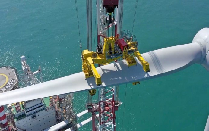 離岸風電場風力發電機組葉片安裝