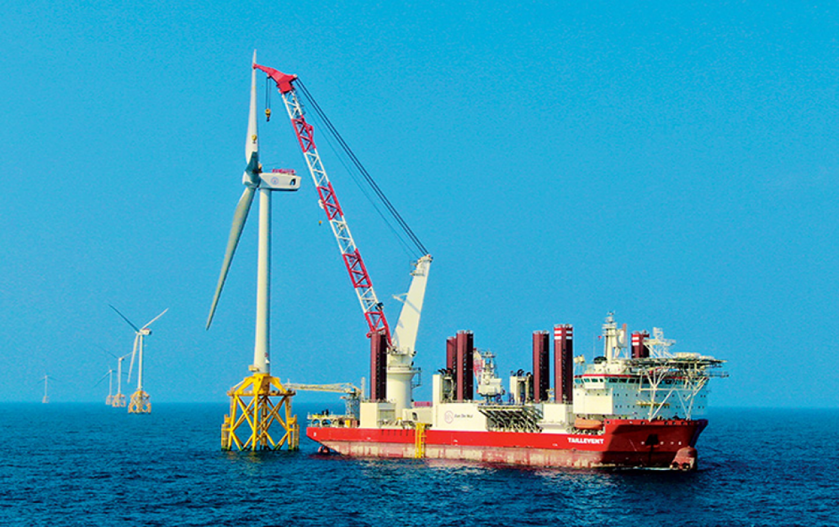 離岸風電場風力發電機組安裝船安裝葉片