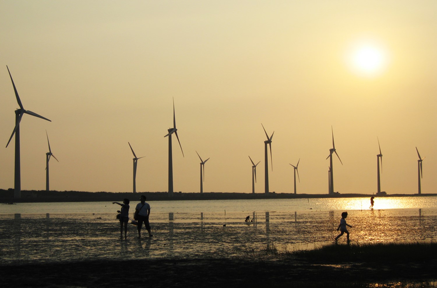 台中高美溼地風力發電機