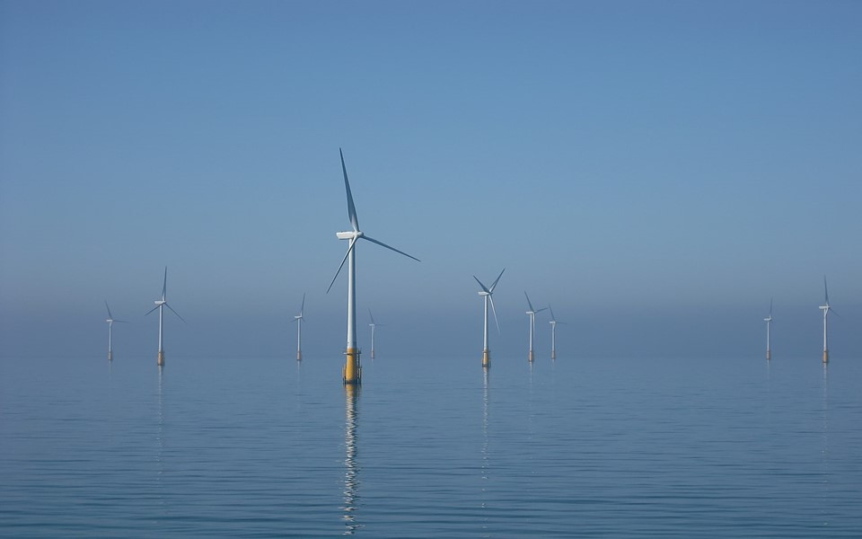 英國海沃爾尼島附近的巴羅海上風電場的海上風力渦輪機