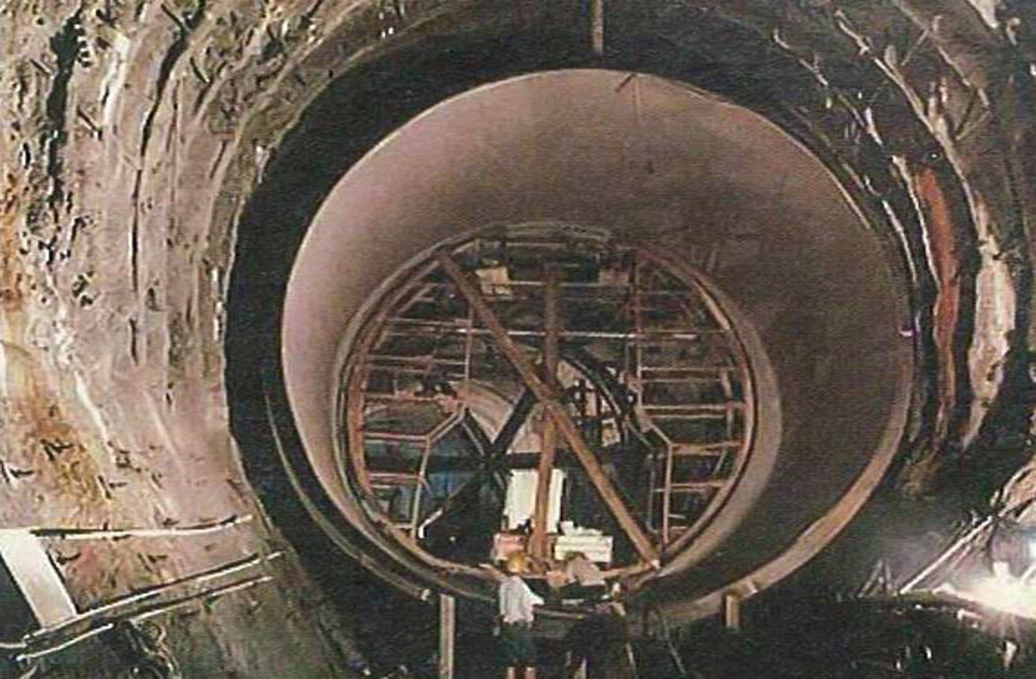 濁水溪流域明潭電廠壓力隧道鋼管襯砌