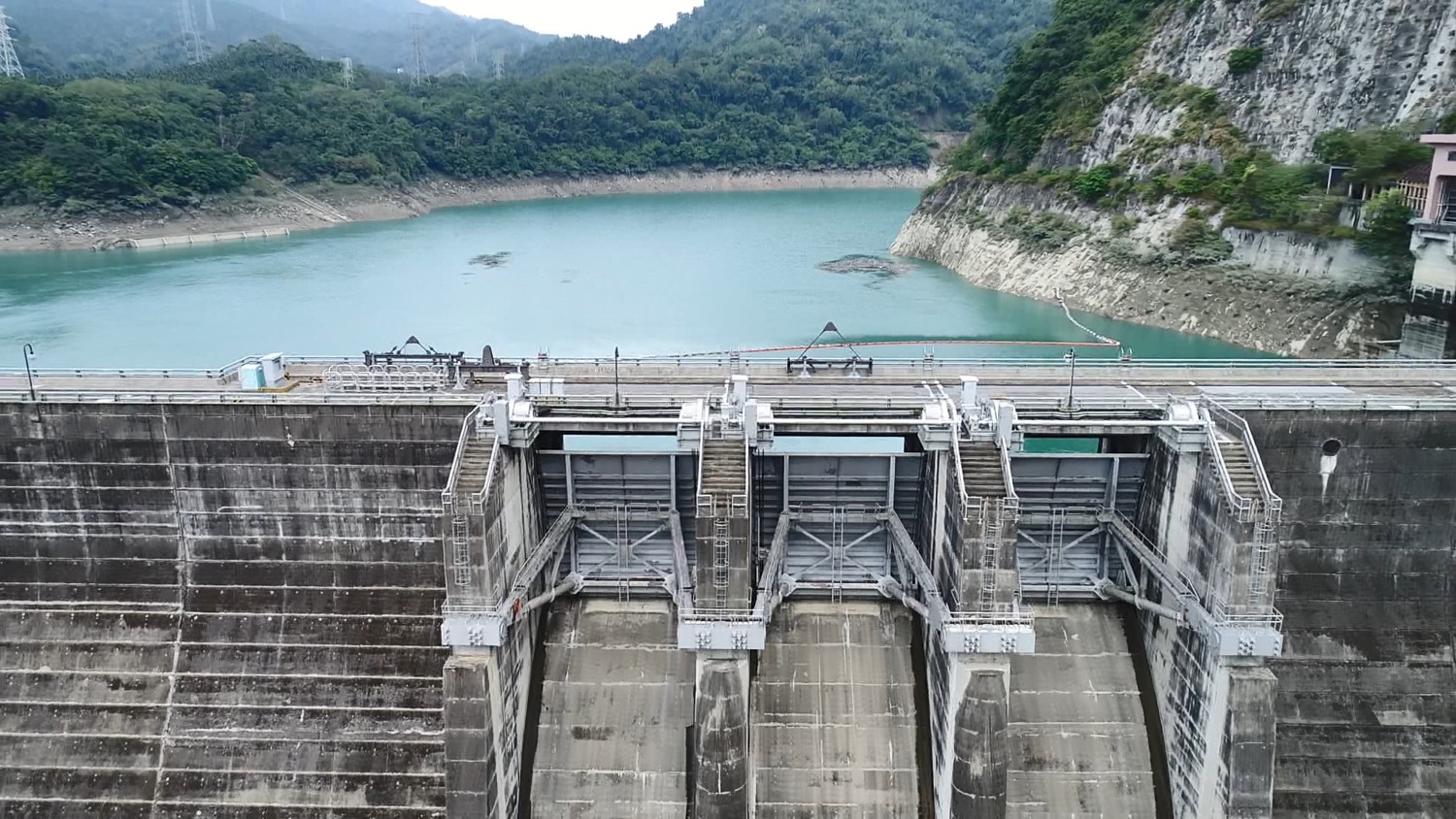 濁水溪流域明潭下池壩及溢洪道