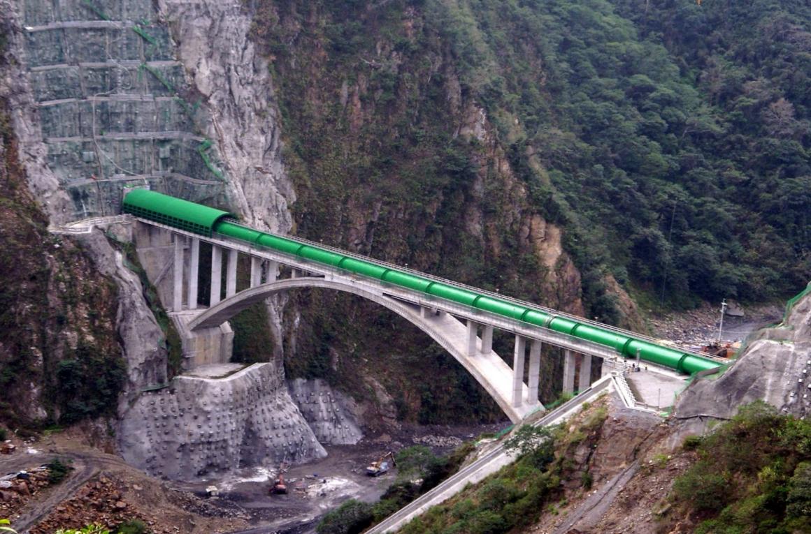 新武界引水隧道過河段鋼管完工全景