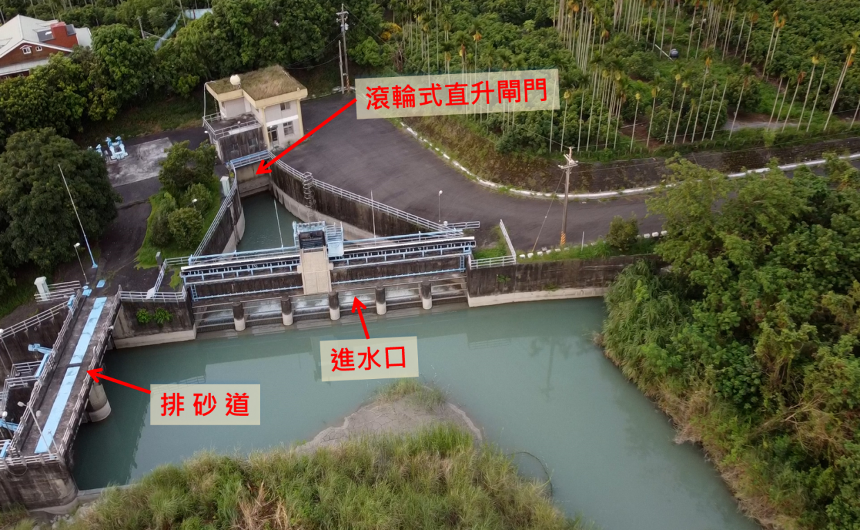民國時代嘉義地區公共給水仁義潭水庫設施_進水口、排砂道、滾輸式直升閘門。