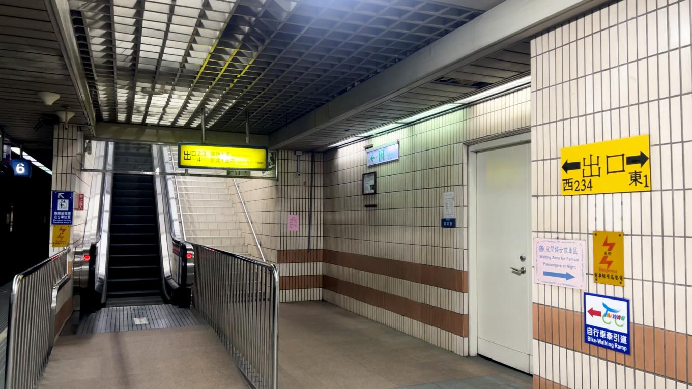臺北市區鐵路地下化第三期工程「萬板專案」萬華車站月台層
