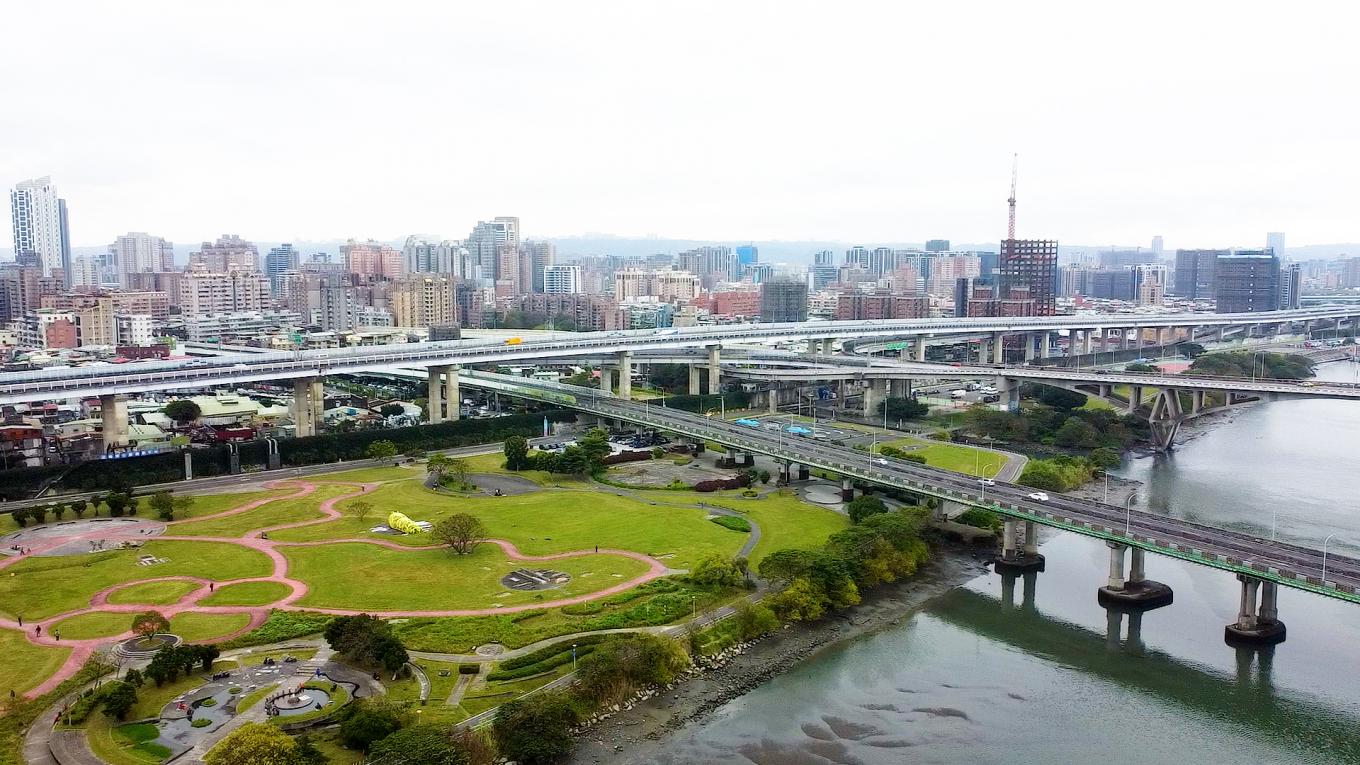 臺北市區鐵路地下化第三期工程「萬板專案」施華翠大橋