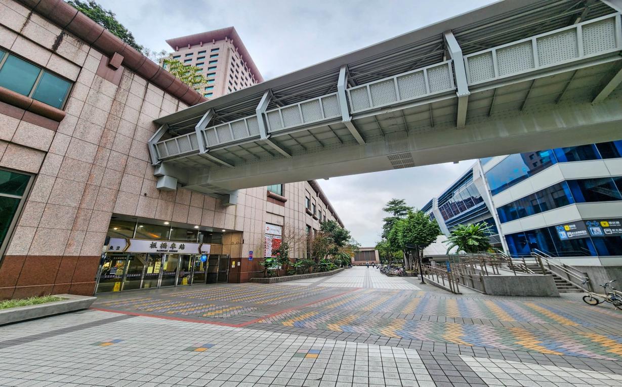 臺北市區鐵路地下化第三期工程「萬板專案」板橋車站出入口