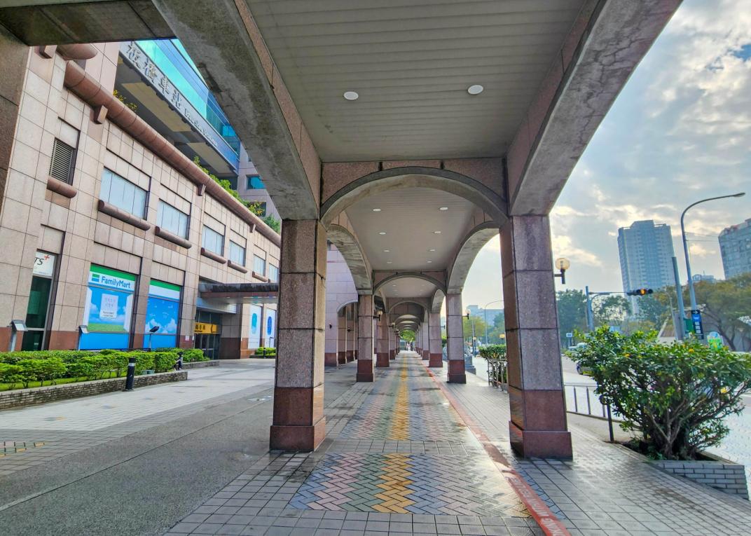 臺北市區鐵路地下化第三期工程「萬板專案」板橋車站出入口