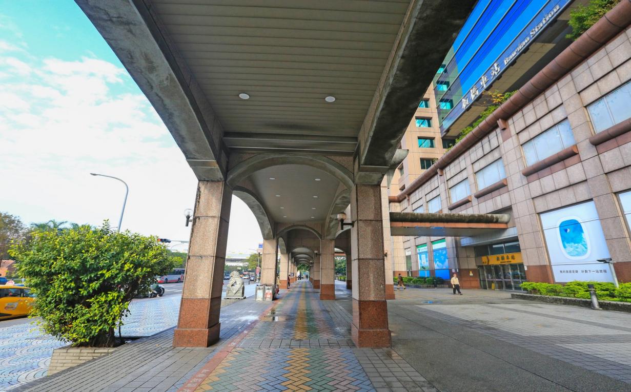 臺北市區鐵路地下化第三期工程「萬板專案」板橋車站出入口