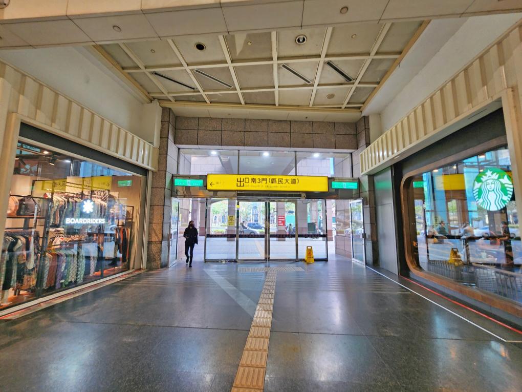 臺北市區鐵路地下化板橋新站一樓大廳層設施
