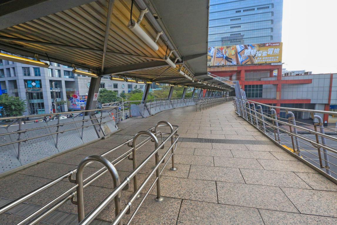 臺北市區鐵路地下化板橋新站二樓商店區設施