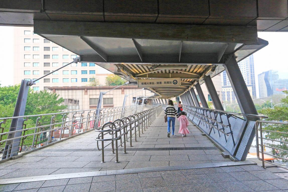 臺北市區鐵路地下化板橋新站二樓商店區設施