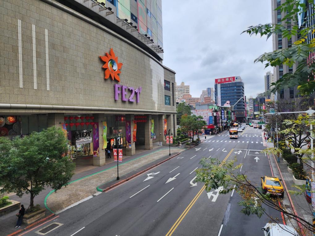 臺北市區鐵路地下化板橋新站二樓商店區設施