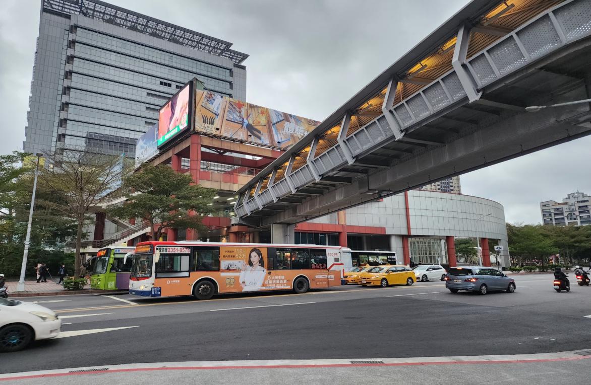 臺北市區鐵路地下化第三期工程「萬板專案」板橋公車站