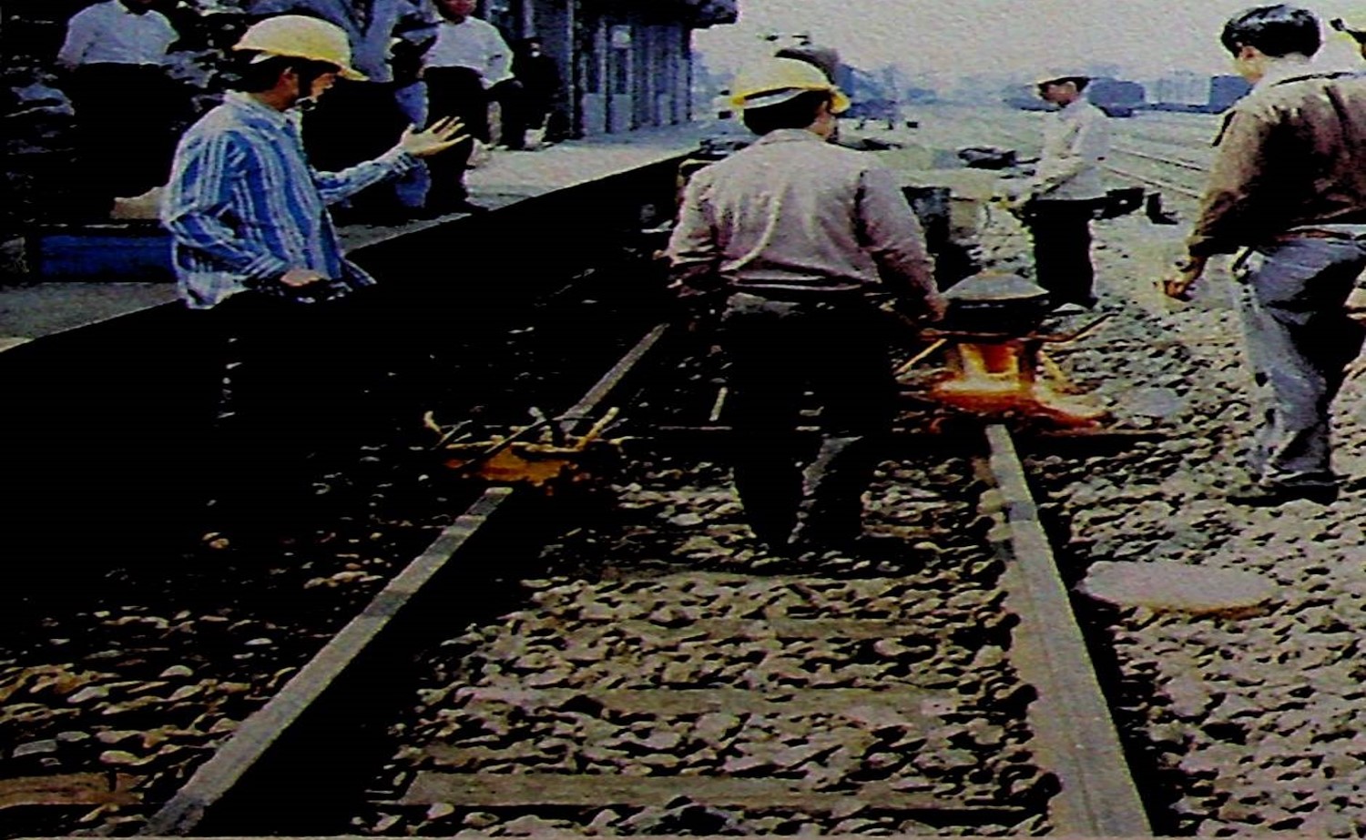 西部縱貫線鐵路電氣化熱劑銲接長軌工程