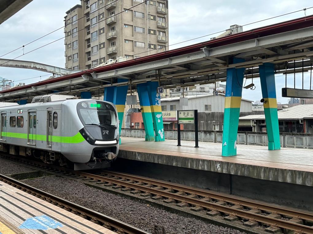 臺北市區車站鐵路地下化第四期東延南港工程「南港專案」汐止高架車站