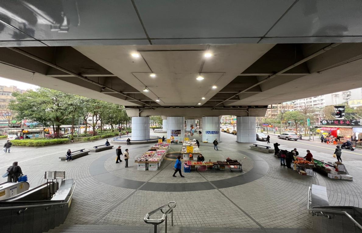 臺北市區車站鐵路地下化第四期東延南港工程「南港專案」汐止高架車站