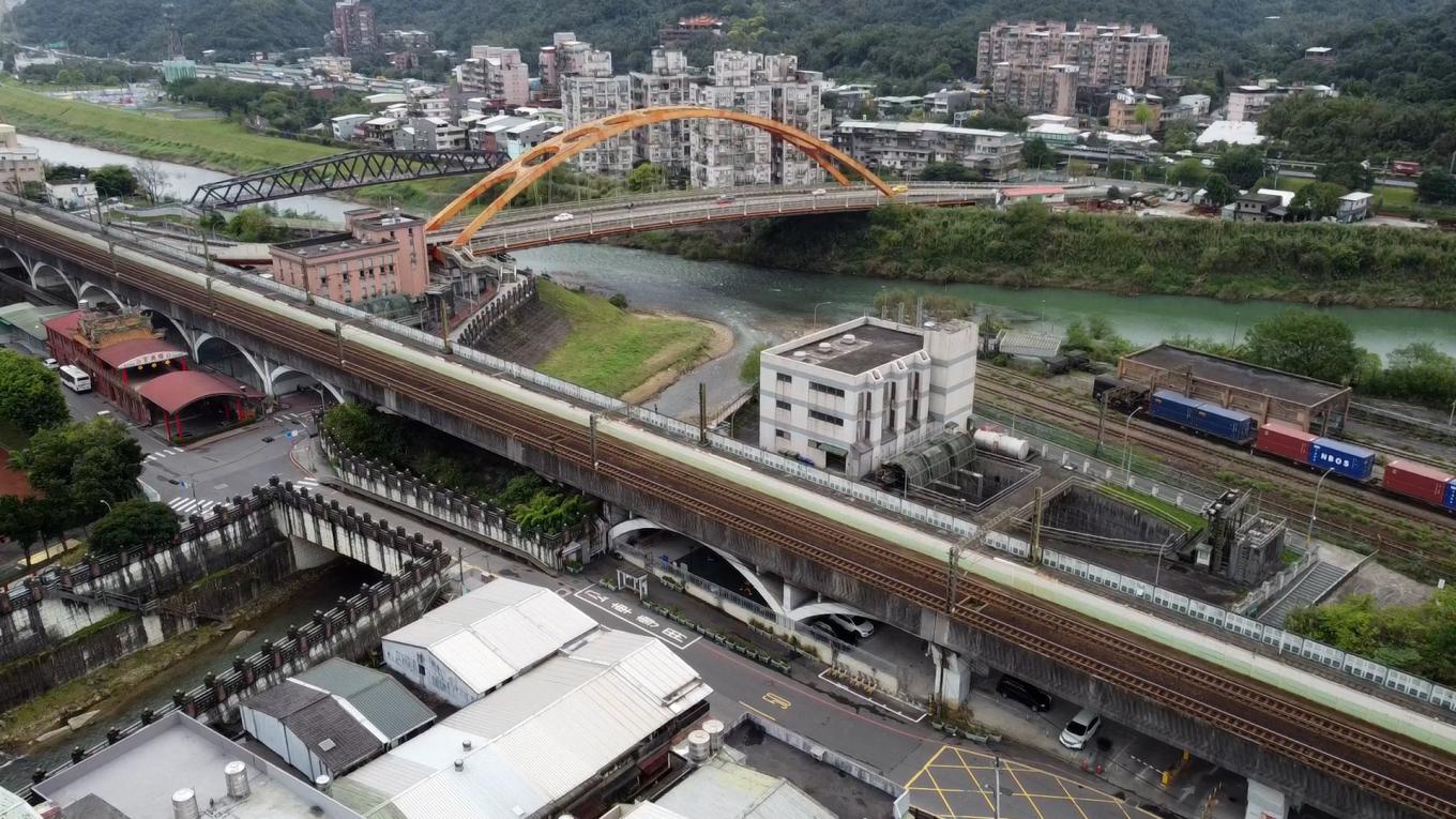 臺北市區車站鐵路地下化第四期東延南港工程「南港專案」五堵高架車站