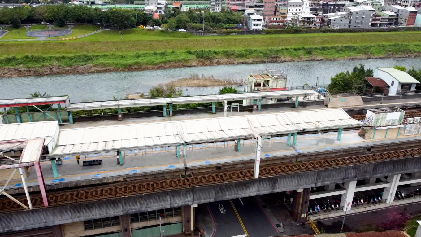臺北市區車站鐵路地下化第四期東延南港工程「南港專案」五堵高架車站