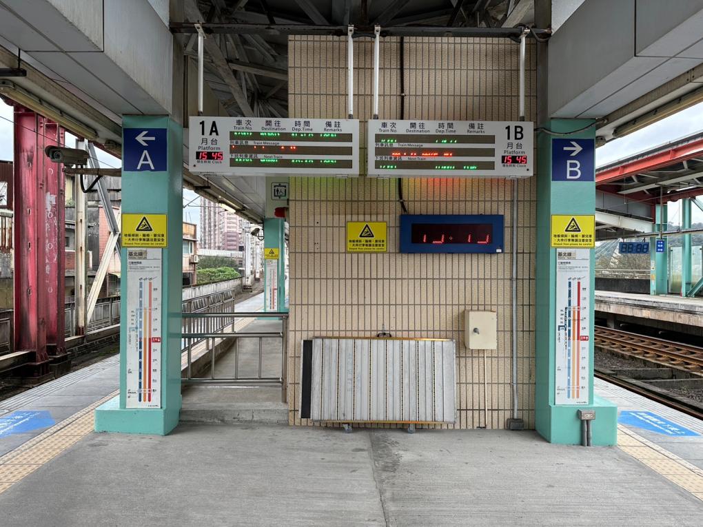 臺北市區車站鐵路地下化第四期東延南港工程「南港專案」五堵高架車站月台