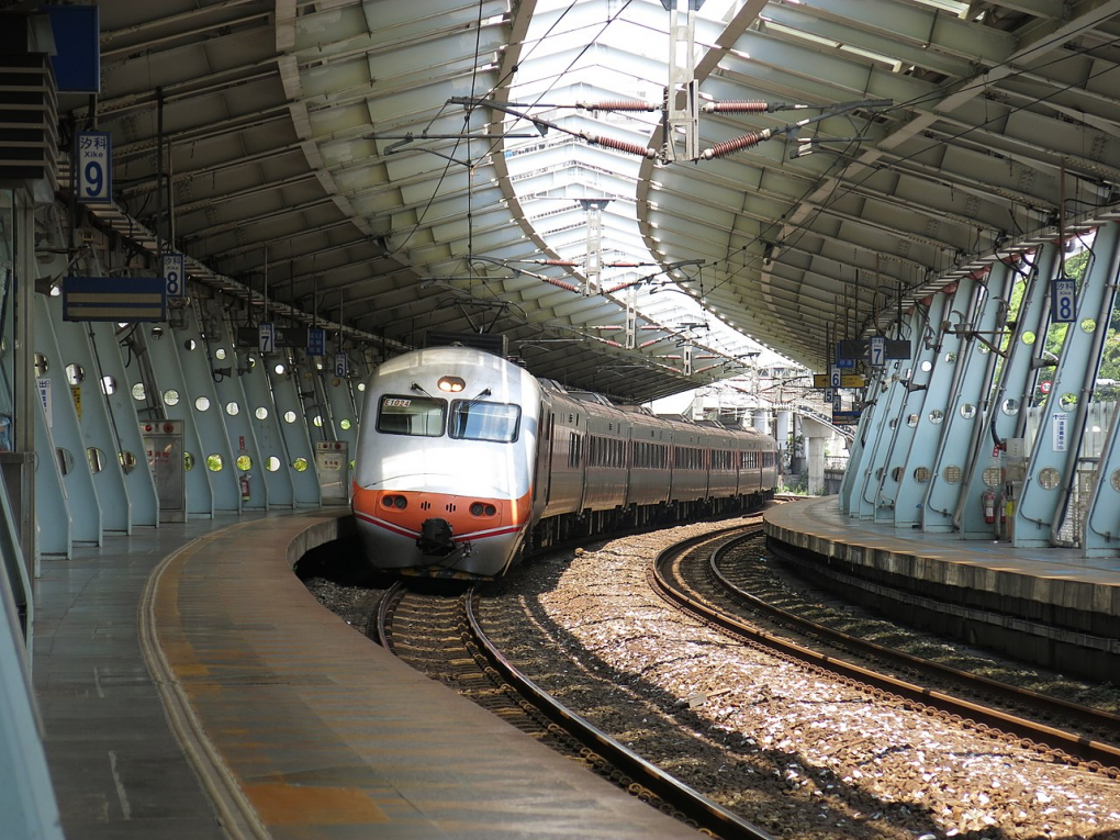 臺北市區車站鐵路地下化第四期東延南港工程「南港專案」汐科車站月台