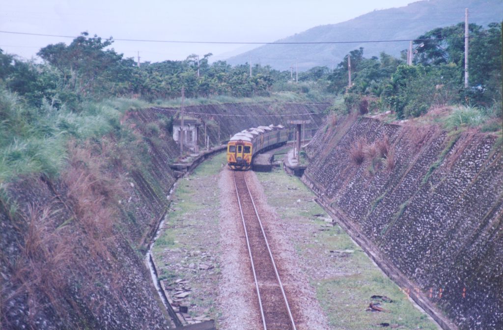 東線鐵路拓寬工程溪口隧道通車（1982）