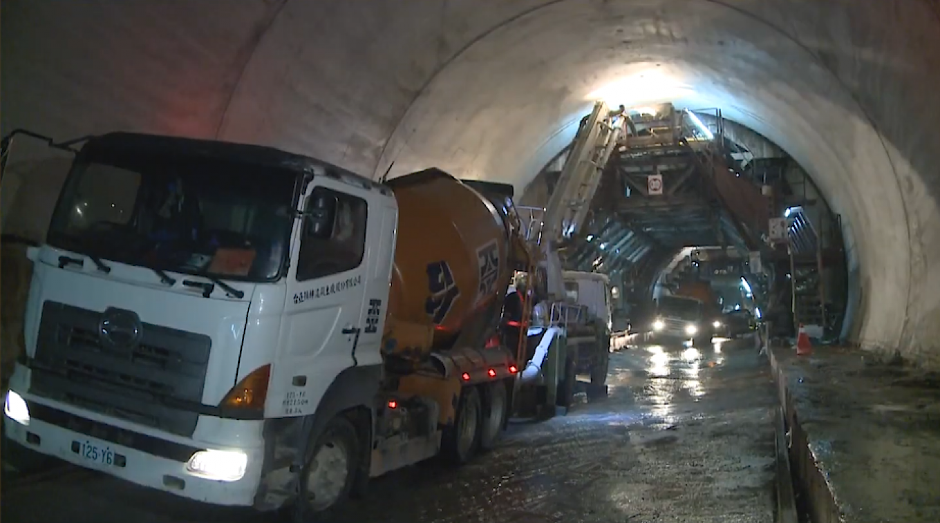 花東線鐵路雙軌隧道工程新自強隧道襯砌施作