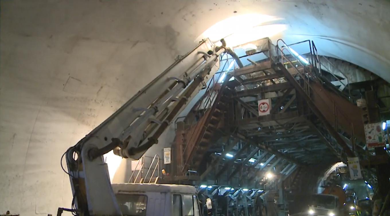 花東線鐵路雙軌隧道工程新自強隧道襯砌施作