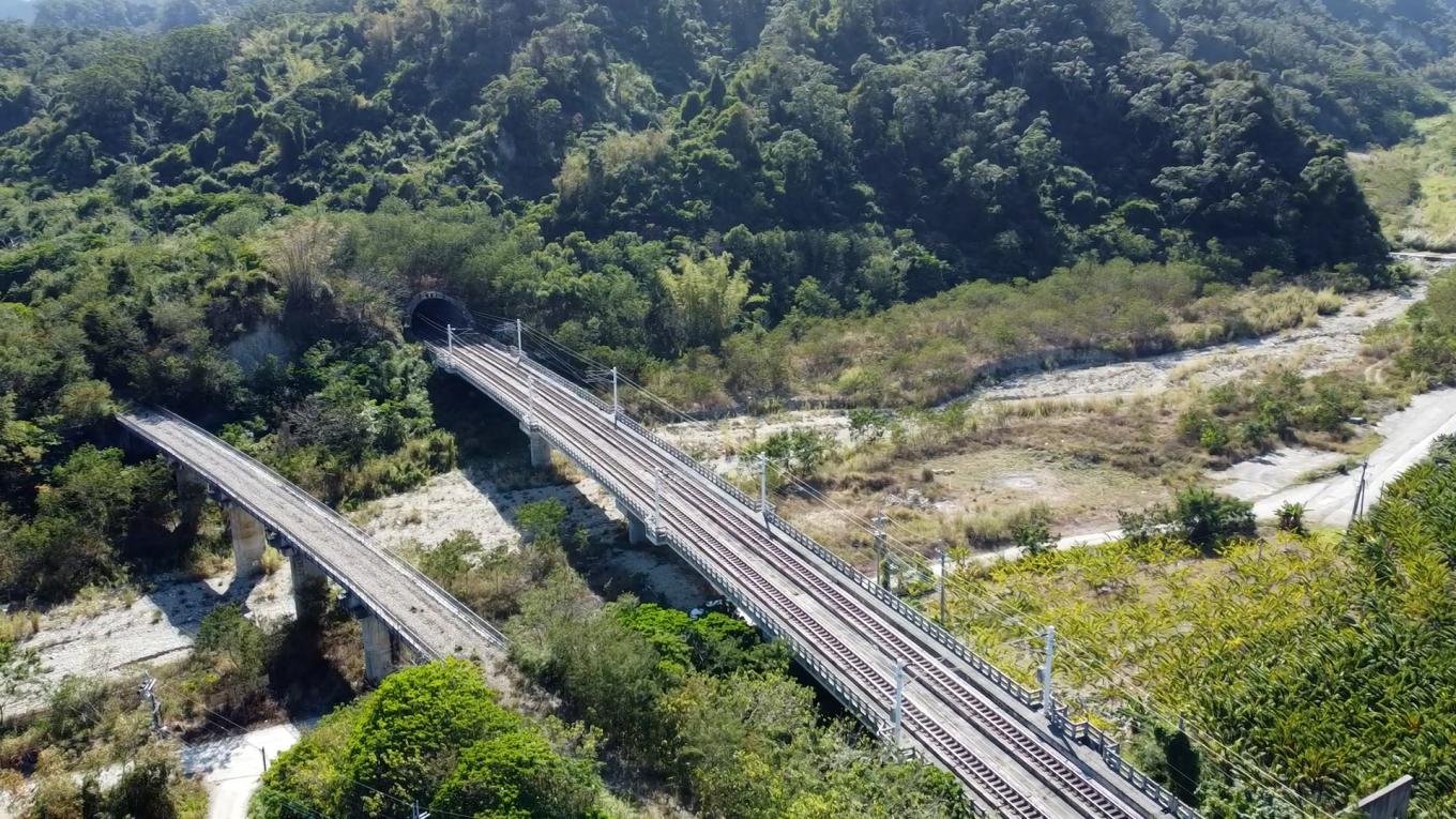 花東線鐵路雙軌隧道工程山里隧道俯瞰