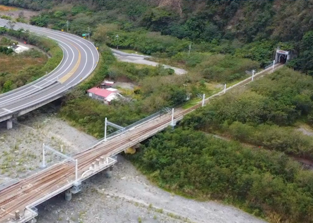 南迴鐵路電氣化南廻線沿線大竹一號隧道、大竹溪橋