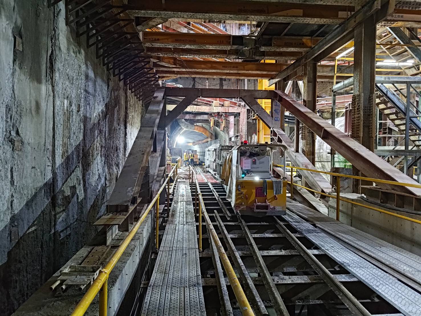台北捷運信義線地下段廣慈/奉天宮站(R01)-目前正在施工中