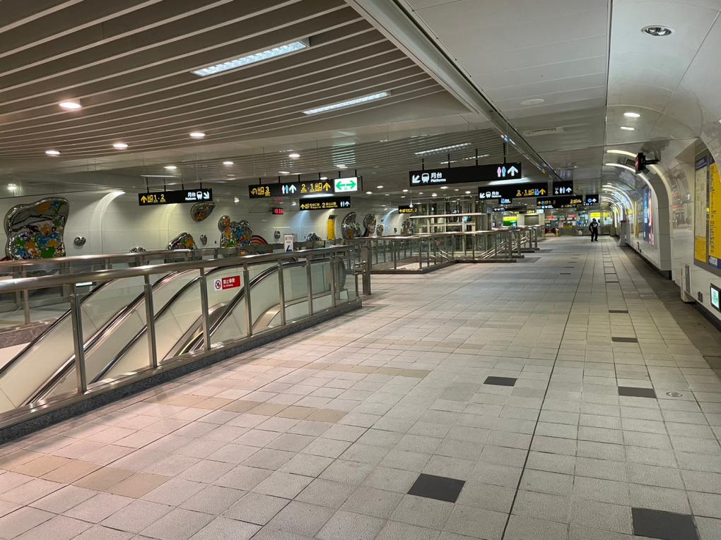 台北捷運信義線地下段象山站(R02)大廳層