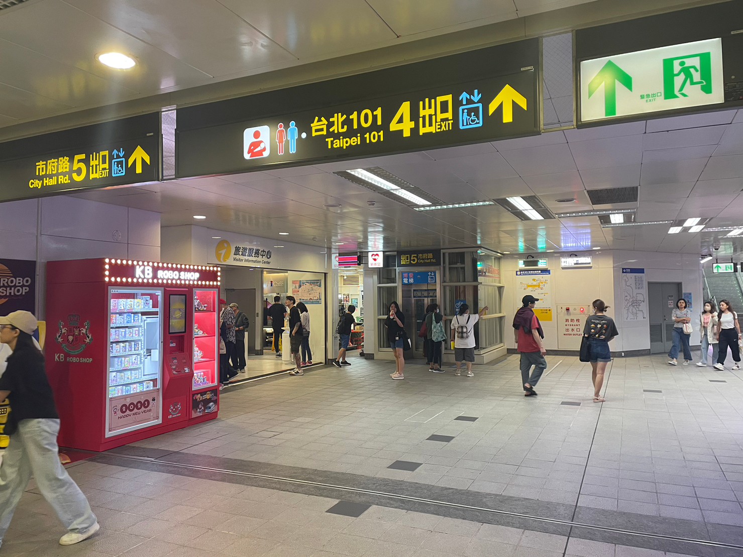 台北捷運信義線地下段台北101/世貿站(R03)地下一樓穿堂層