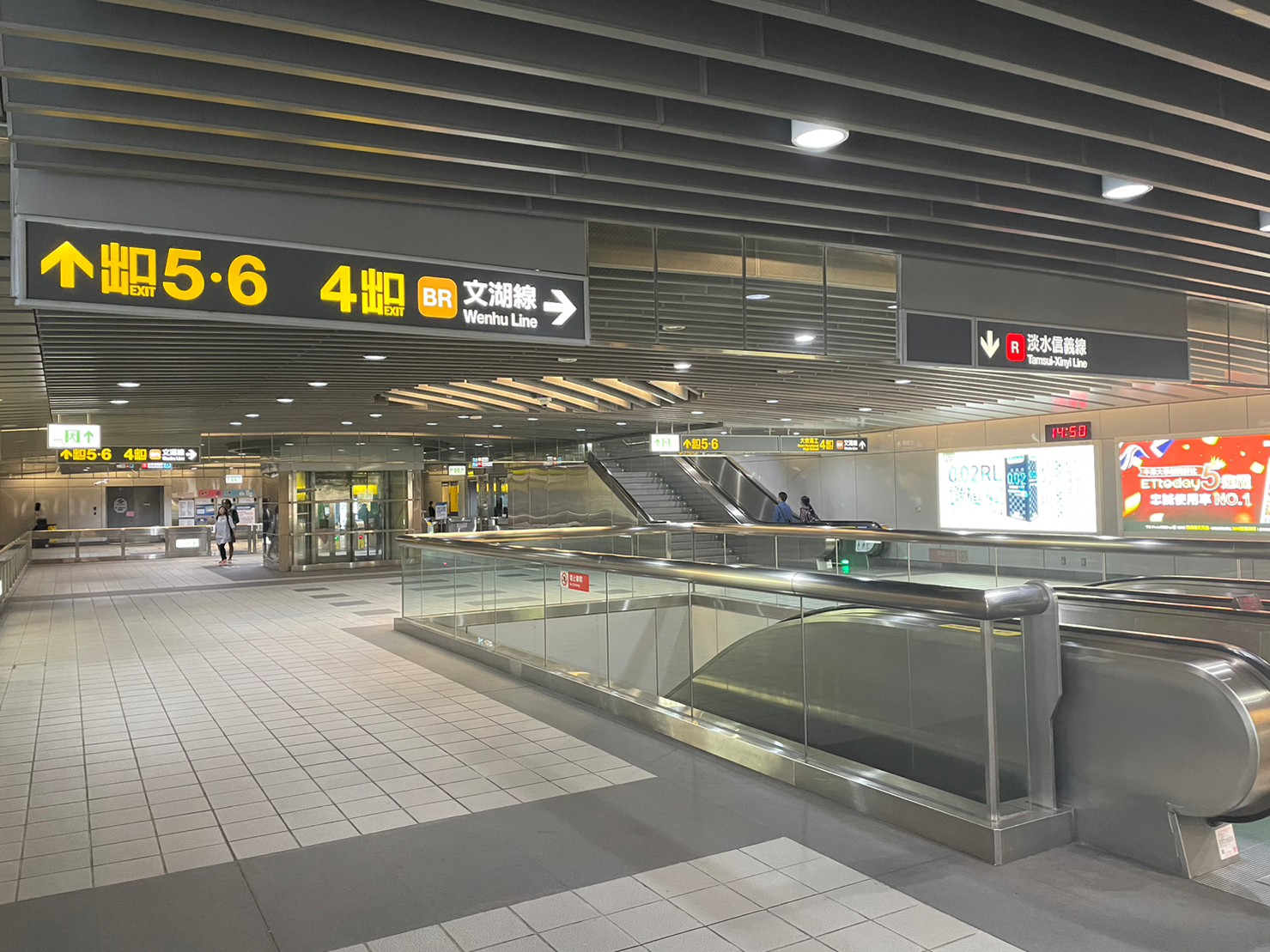 台北捷運信義線地下段大安站(R05)(BR09)大廳穿堂層