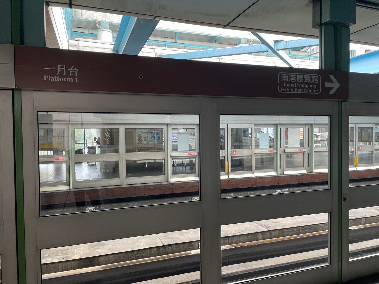 台北捷運信義線地下段大安站(R05)(BR09)月台層