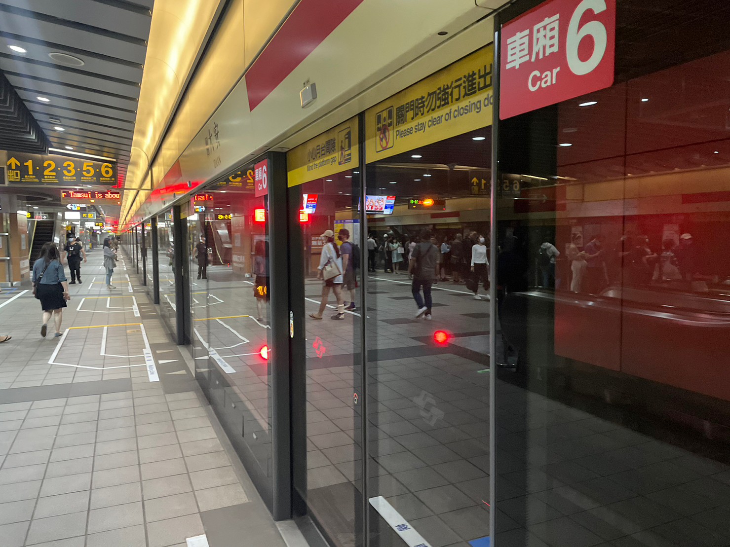 台北捷運信義線地下段大安站(R05)(BR09)月台層