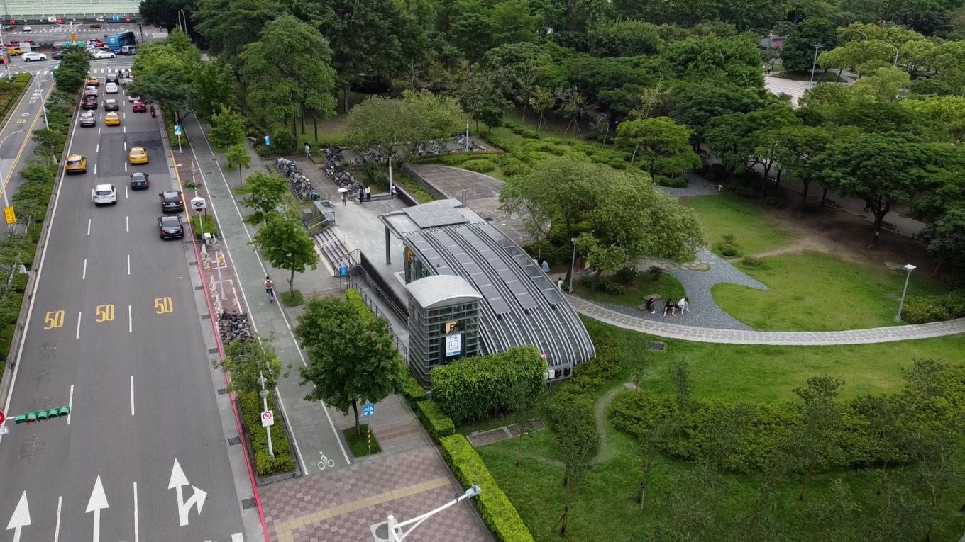 台北捷運信義線地下段大安森林公園站(R06)俯瞰