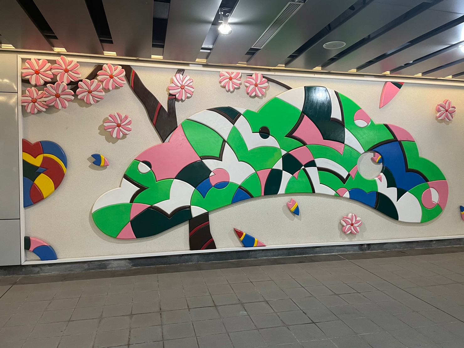 台北捷運信義線地下段大安森林公園站(R06)公共藝術