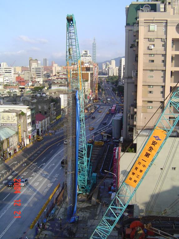 捷運淡水信義線地下段東門站施工