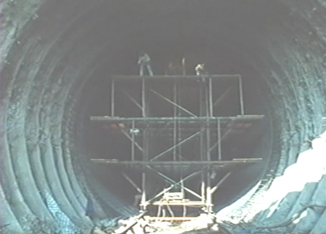 南化水庫導水隧道下半斷面開挖頂拱鋼筋組紮作業