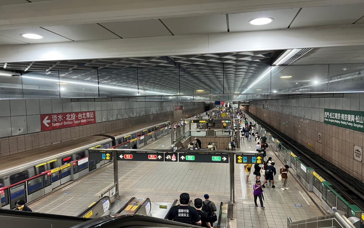 台北捷運信義線地下段中正紀念堂站(R08/G10)穿堂層